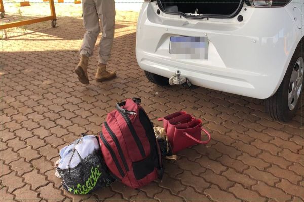 Imagem referente a notícia: Família é detida transportando dinheiro em espécie e cocaína em Santa Tereza do Oeste