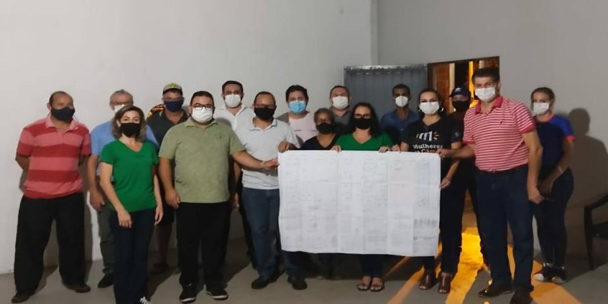 Reunião define o projeto da reforma do salão comunitário do Bairro Santa Cruz