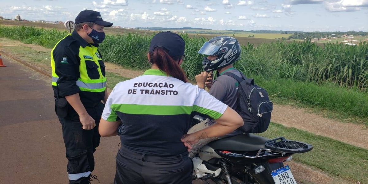 Direção Segura: ação educativa integrada com fiscalização é realizada na Avenida das Pombas