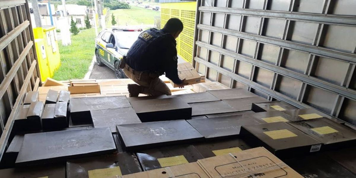 Quantidade de vinho apreendido pela PRF cresce mais de 30 vezes no Paraná