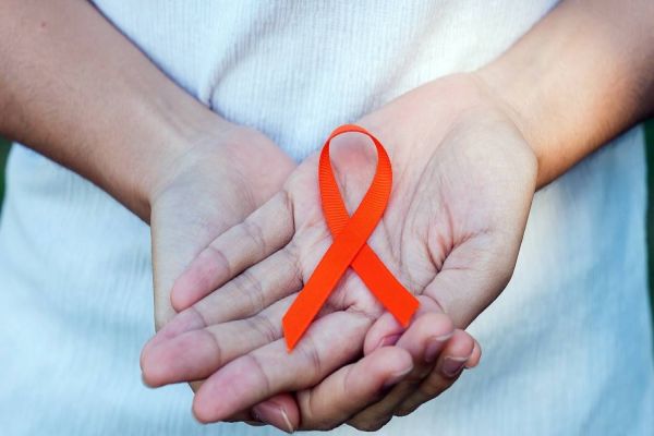 Fevereiro laranja: campanha alerta sobre sinais e sintomas da Leucemia