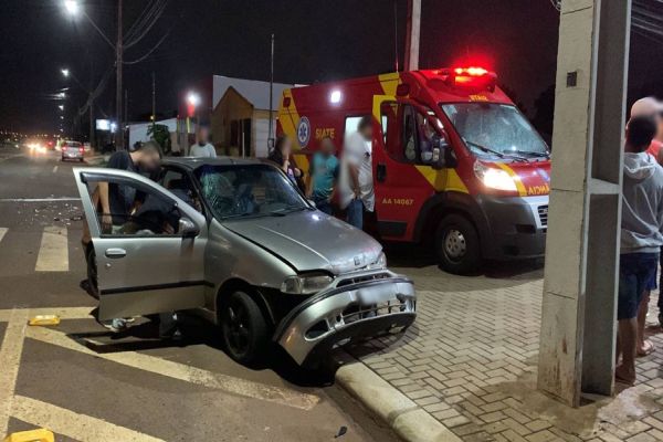 Imagem referente a notícia: Forte colisão de trânsito é registrada na Avenida das Pombas no Bairro Floresta