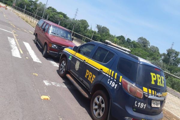 PRF recupera veículo roubado na cidade de Cascavel no mesmo dia