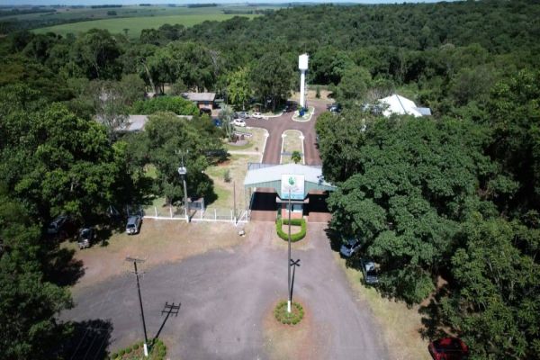 Pais e alunos conhecem estrutura da Escola de Agroinovação