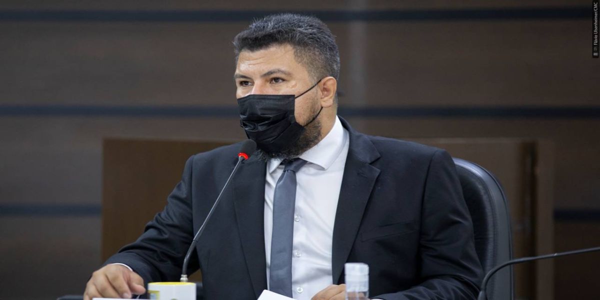 Edson Souza sugere que prefeitura aumente licença-paternidade para 15 dias