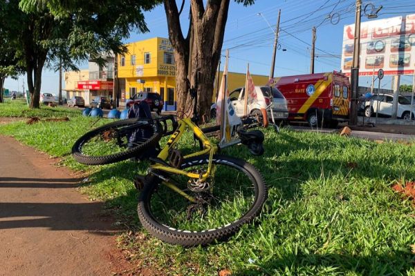 Imagem referente a notícia: Ciclista de 25 anos fica ferido em acidente de trânsito no Jardim Pinheiros