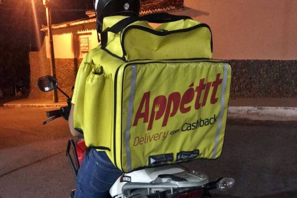 Show Rural tem entrega de comida via app para evitar aglomeração em praça de alimentação