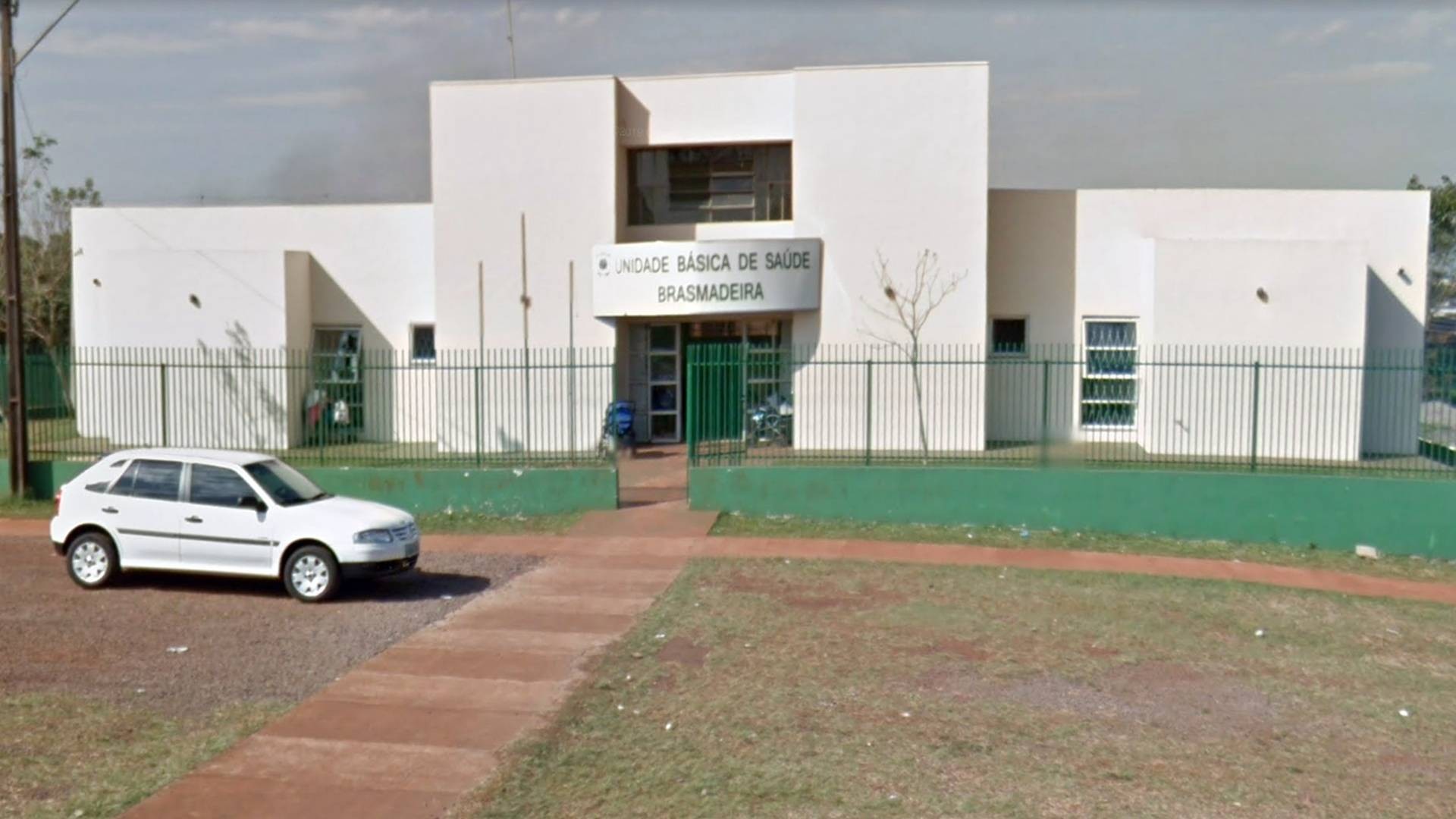 Chove dentro da USF Brasmadeira e o Policial Madril questiona Saúde sobre obra