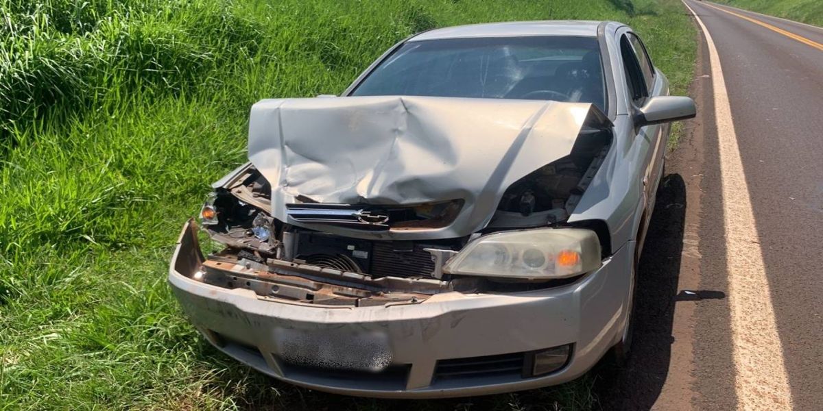 Astra colide na traseira de Ecosport na PR-180, em Cascavel
