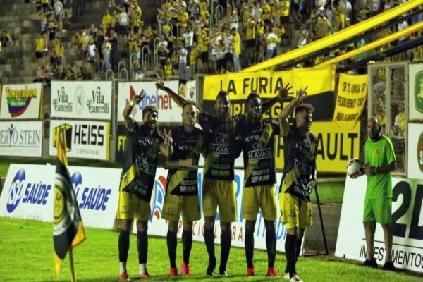 FC Cascavel domina pressiona até o fim e vence com gol no último minuto