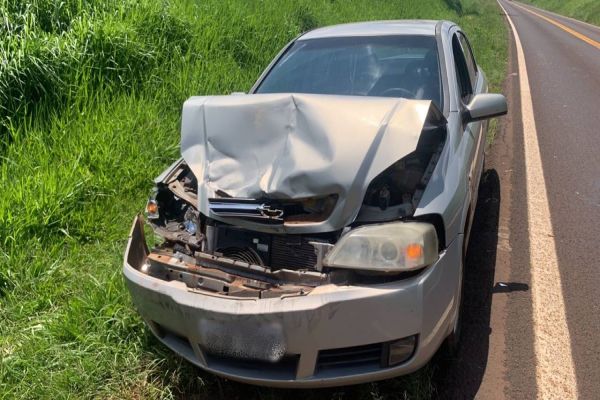 Imagem referente a notícia: Astra colide na traseira de Ecosport na PR-180, em Cascavel