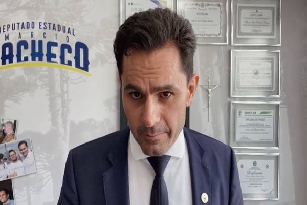 Imagem referente a notícia: Deputados aprovam regime de Urgência para Projeto que proíbe Passaporte Sanitário no Paraná