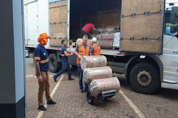 Defesa Civil recebe 48 mil metros de lona e três mil telhas