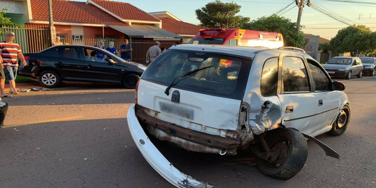 Duas pessoas ficam feridas em forte colisão na Rua Antônio Damian no Jardim Novo Milênio