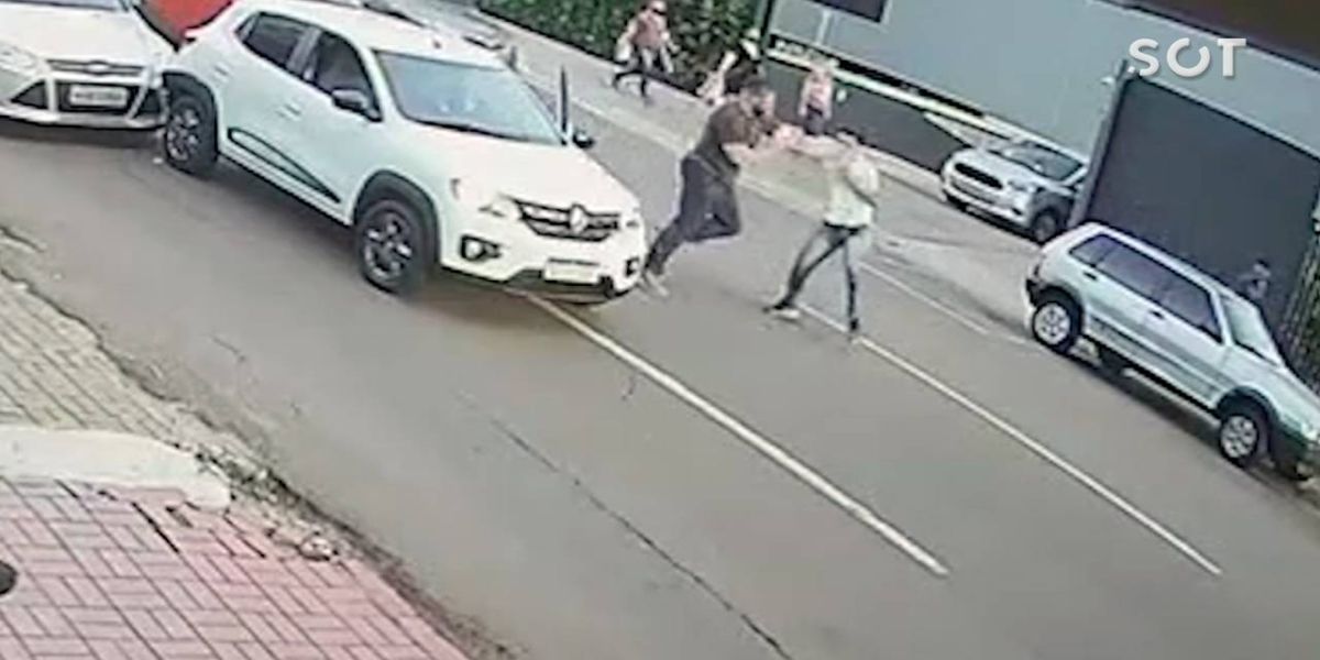 Briga de Trânsito termina com homem esfaqueado na Rua Paraná no Centro de Cascavel