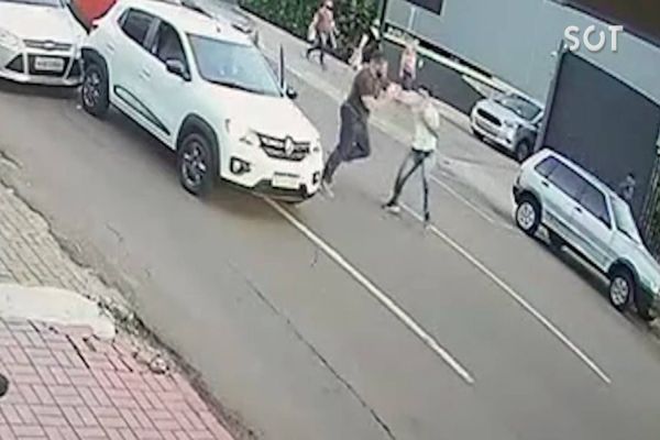 Imagem referente a notícia: Briga de Trânsito termina com homem esfaqueado na Rua Paraná no Centro de Cascavel