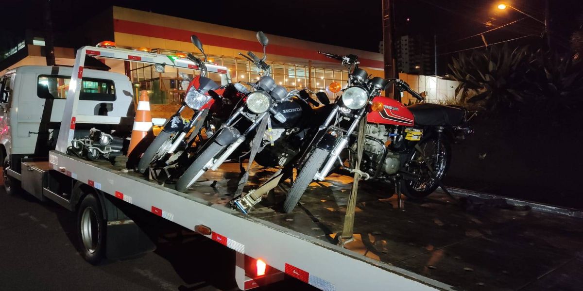 Operação Fiscalização de Trânsito apreende três motos com débitos e notifica condutores sem CNH