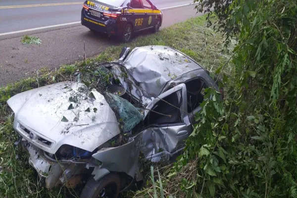 Foto relacionada a notícia: PRF registra duas saídas de pista em poucas horas "uma da outra" na BR-277