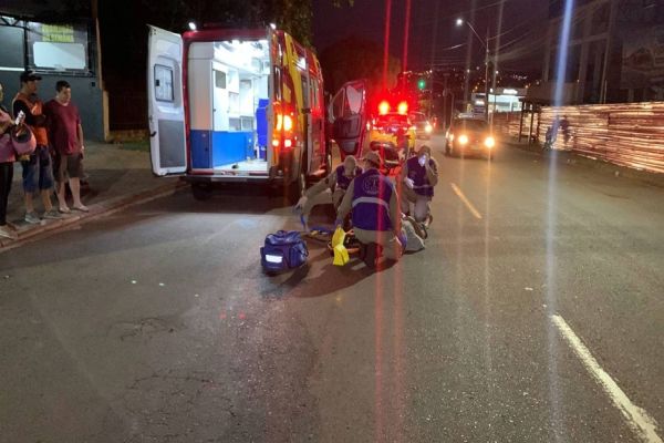 Imagem referente a notícia: Moto foge após batida com outra motocicleta na Rua Europa