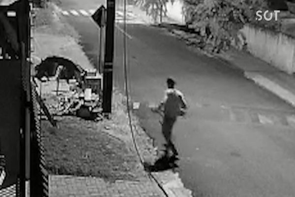 Imagem referente a notícia: Ratos da Fiação: Câmera de segurança registra furto de fios no Jardim Nova Cidade