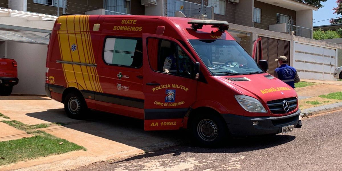 Homem despenca de cinco metros enquanto trocava telhas e é socorrido em Cascavel