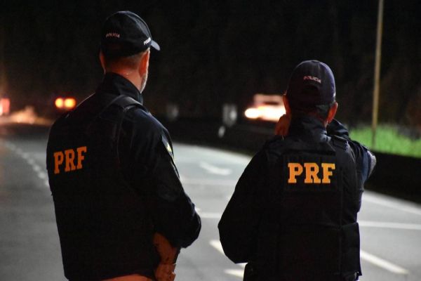 Imagem referente a notícia: Após 100 quilômetros de fuga na BR-277, motorista é detido pela PRF no Paraná