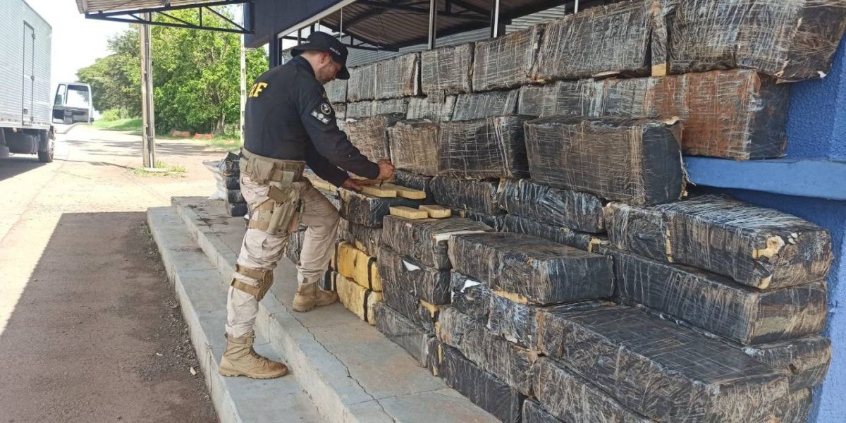 PRF apreende mais de uma tonelada de maconha em Lindoeste
