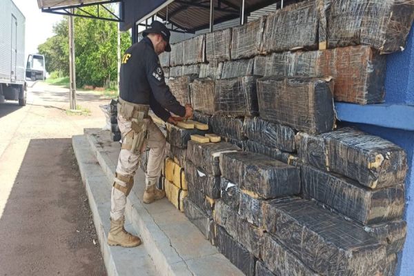 PRF apreende mais de uma tonelada de maconha em Lindoeste