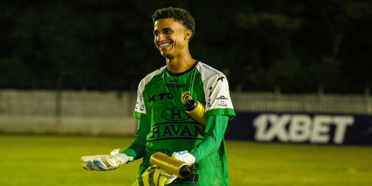 Criado na base, goleiro de 19 anos se destaca no segundo jogo como profissional