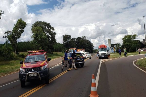 Quatro pessoas ficaram feridas após forte colisão na BR 277 em Ibema