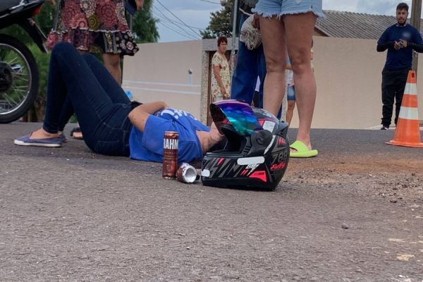 Imagem referente a notícia: Motociclista fica ferida após colisão na Rua Heitor Vila Lobos no Jardim Verdes Campos