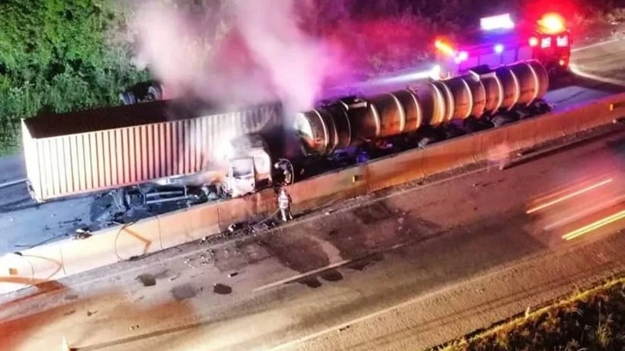 Foto relacionada a notícia: Acidente envolvendo seis veículos deixa duas vitimas fatais na BR-277 em São José dos Pinhais