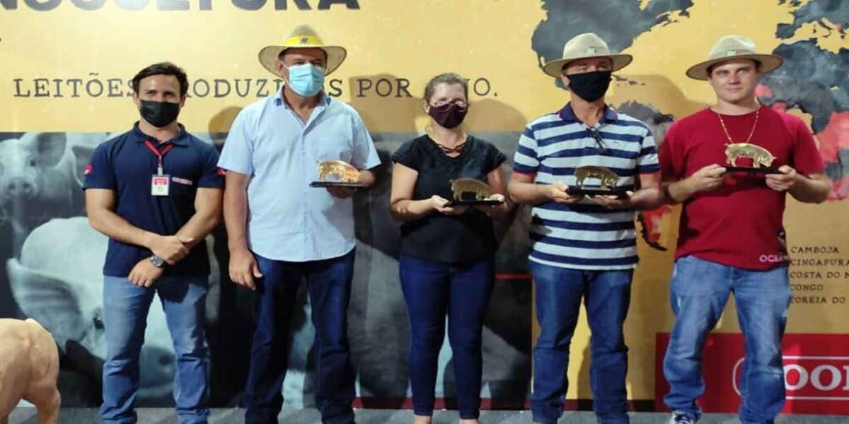 Coopavel premia suinocultores destaques de 2021