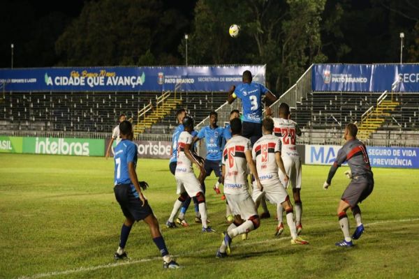 Azuriz bate Botafogo-SP e avança na Copa do Brasil