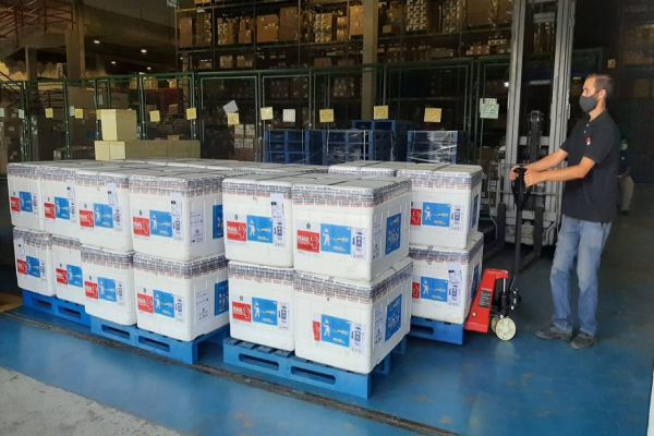 Paraná recebe uma das maiores remessas de vacinas contra a Covid-19 com mais de 1,4 milhão de doses