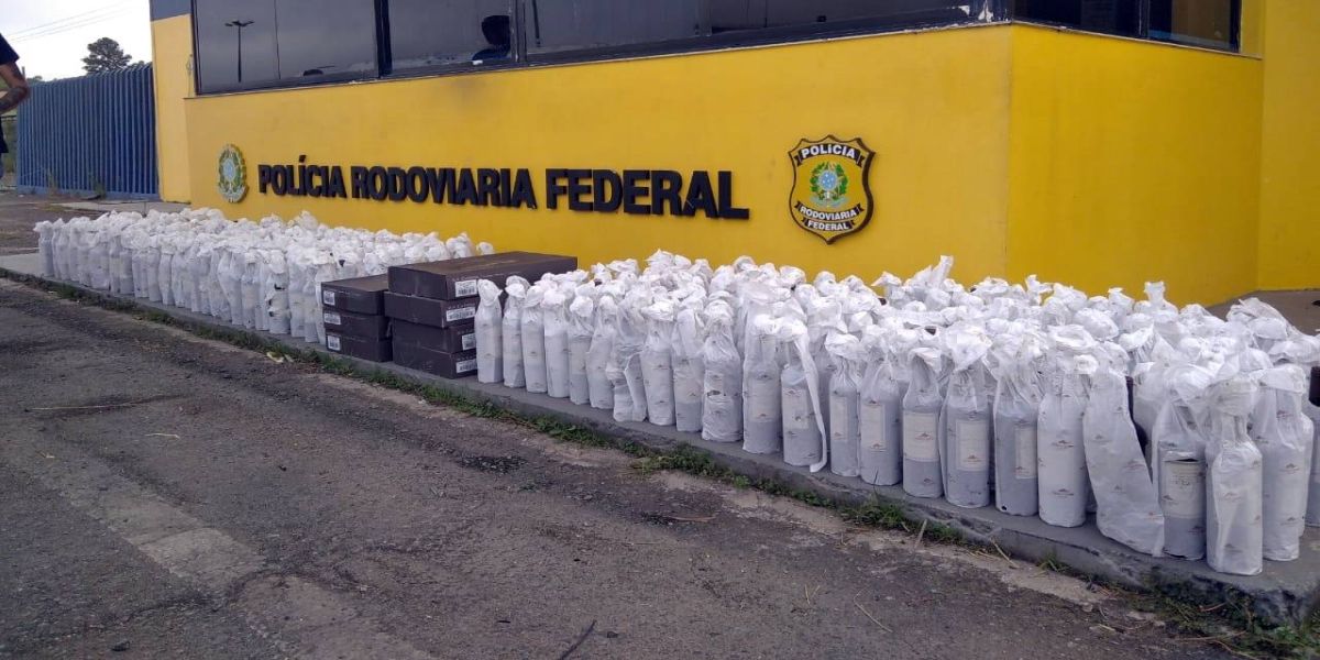 PRF apreende mais de 1000 garrafas de vinhos no Paraná