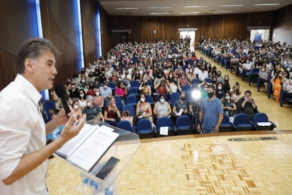"É necessário debater um plano nacional de educação", diz Paranhos