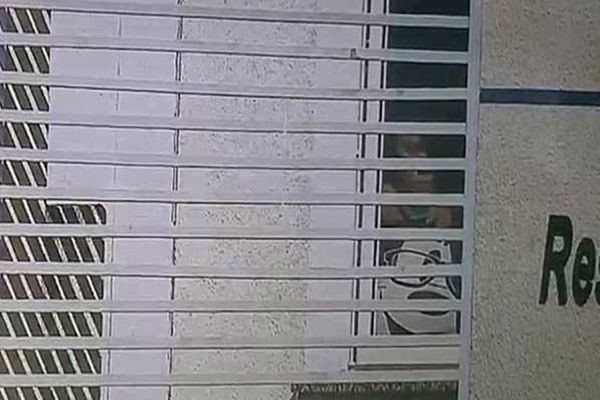 Imagem referente a notícia: Homem mantém esposa de refém no Pioneiros Catarinense em Cascavel