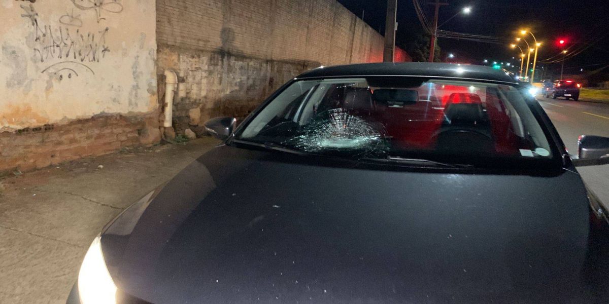 Ciclista de 11 anos é atingindo por carro na Rua Ipanema