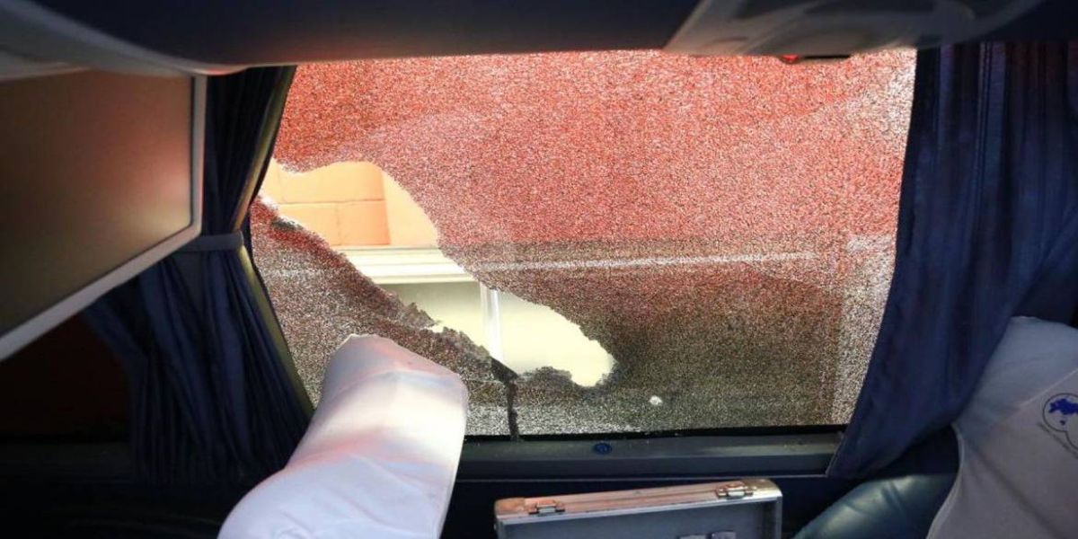 Ônibus do Grêmio é apedrejado e clássico pelo Gauchão é adiado