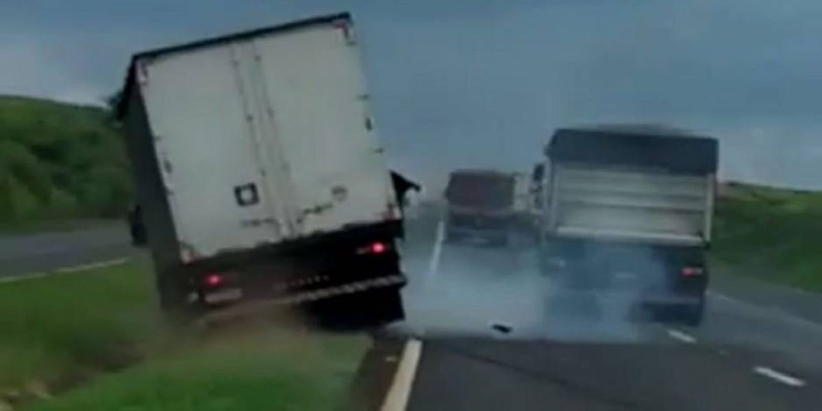Caminhão provoca acidente para 'vingar' fechada que levou na estrada; Veja o vídeo