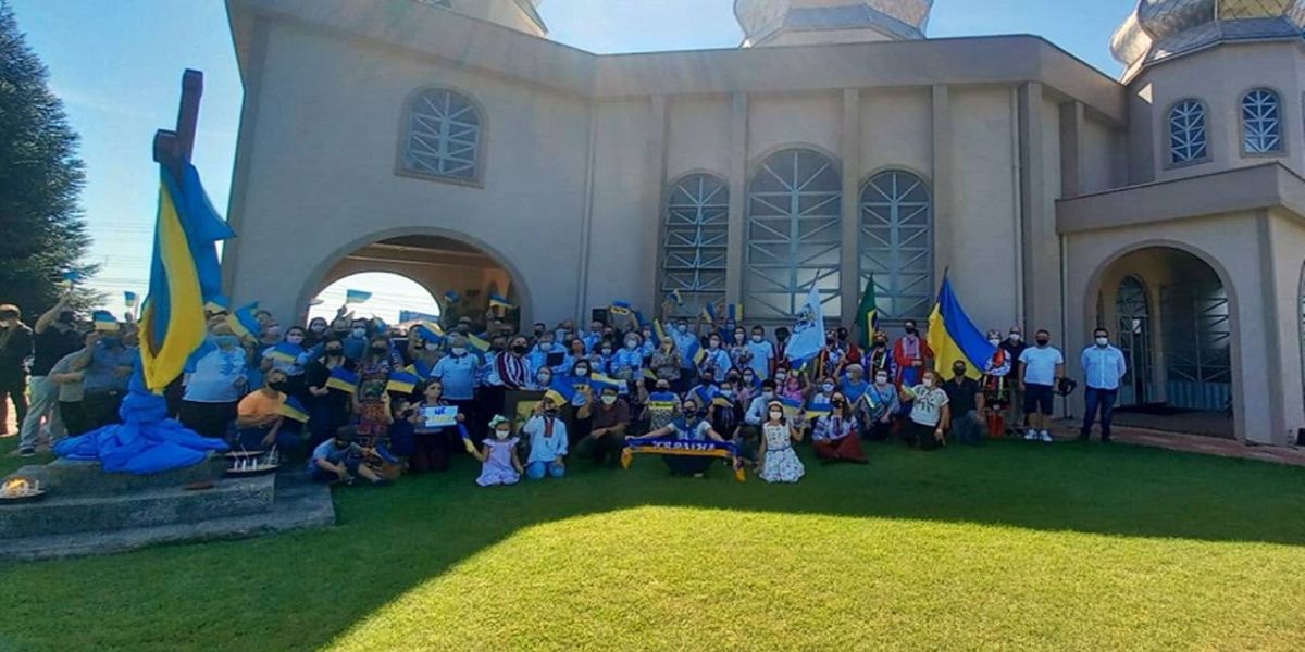 Paranhos participa de ato pela paz organizado pela comunidade ucraniana de Cascavel