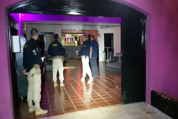 PRF realiza operação de contra à Exploração Sexual de Crianças em casas noturnas em Cascavel