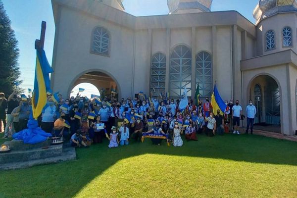 Paranhos participa de ato pela paz organizado pela comunidade ucraniana de Cascavel