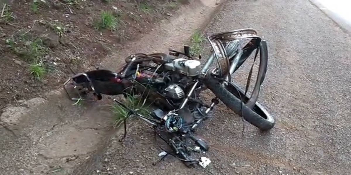 Jovem morre em grave colisão entre carro e moto na PR-483