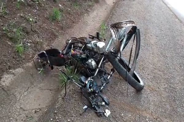 Jovem morre em grave colisão entre carro e moto na PR-483