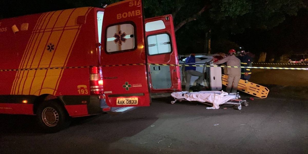 Duas pessoas ficam feridas em colisão seguida de capotamento no Bairro Coqueiral