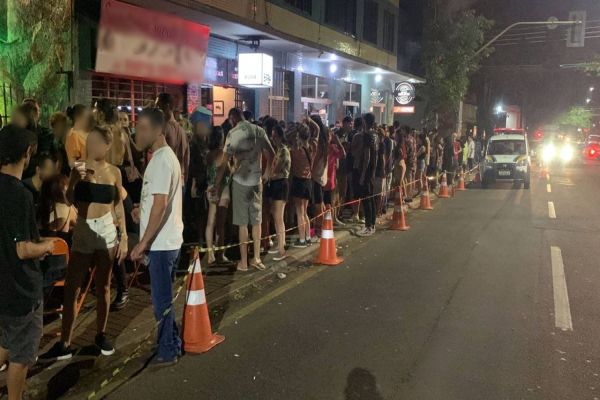 Forças de segurança voltam a coibir abusos na Rua Paraná