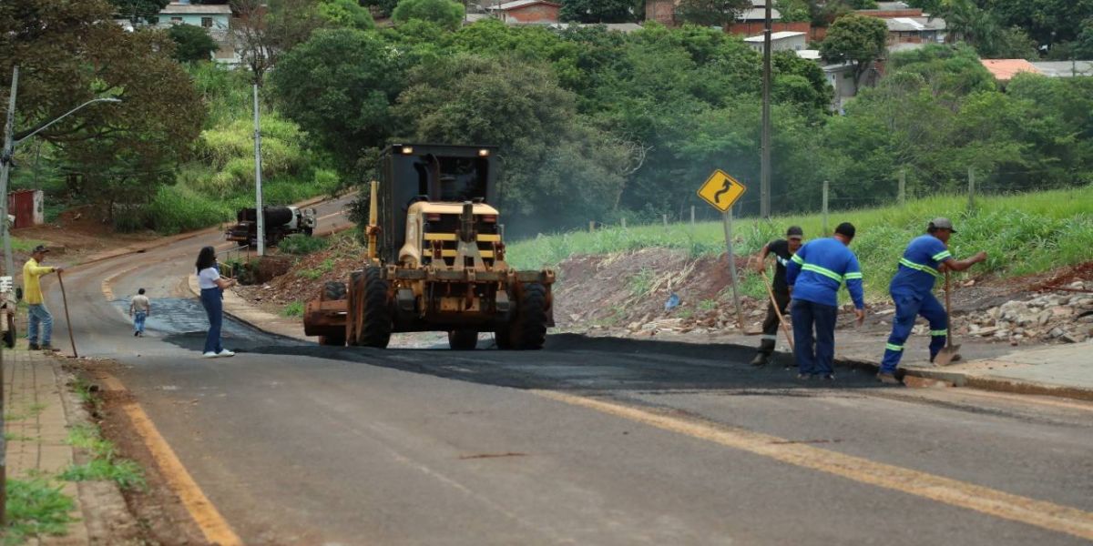 Prefeitura de Cascavel realiza operação para recuperar ruas danificadas pelas fortes chuvas
