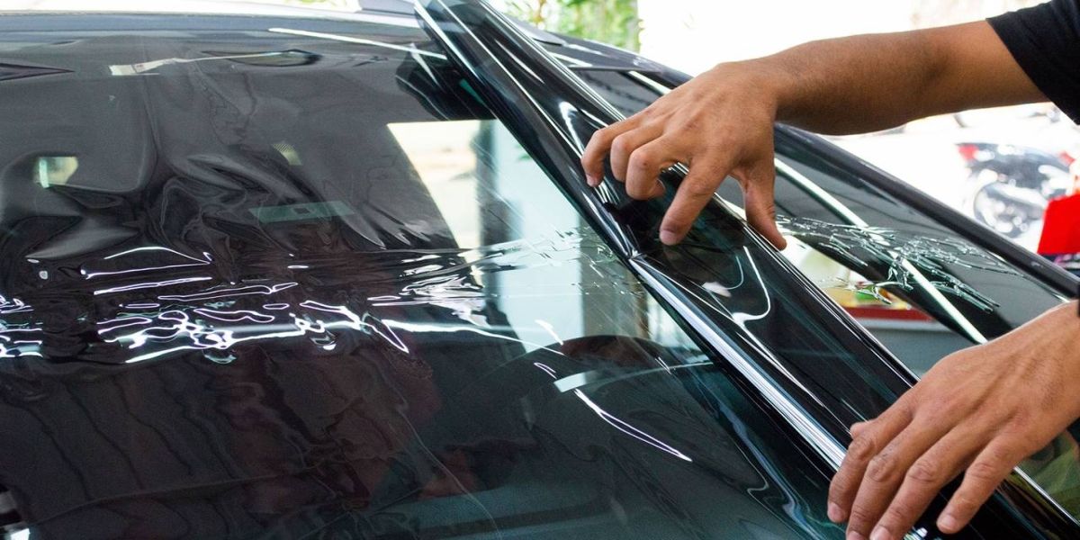 Venda de carros: como a aplicação de películas e envelopamento valorizam o carro usado